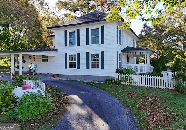 view of front facade featuring a porch