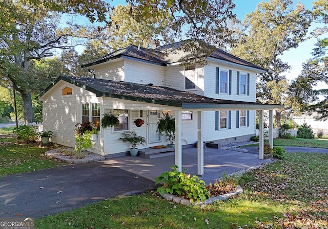 view of front of property featuring a porch