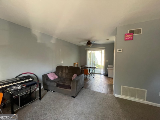 carpeted living room with ceiling fan