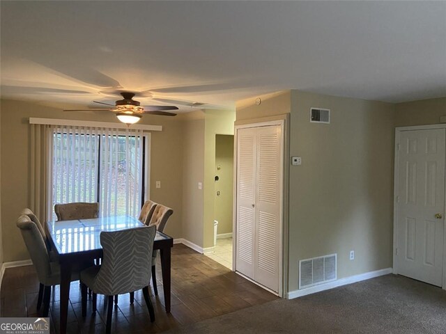 living room featuring carpet and ceiling fan