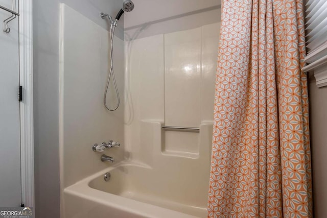 bathroom with shower / tub combo with curtain