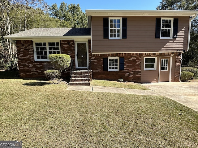 view of front facade featuring a garage and a front lawn