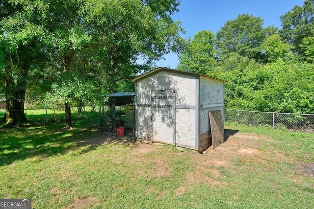 view of outdoor structure featuring a yard