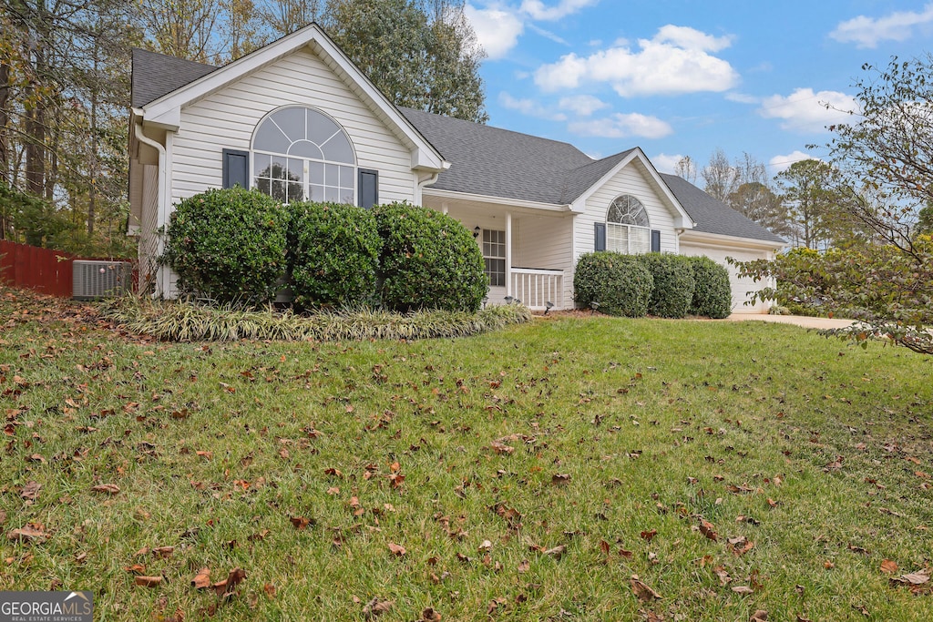 view of front of home with a front yard