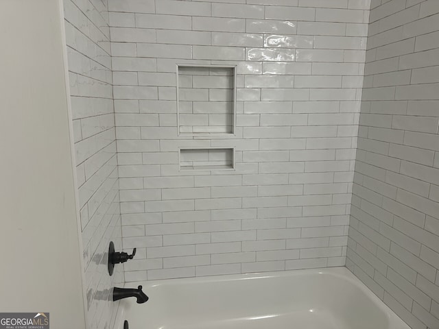 bathroom featuring tiled shower / bath combo