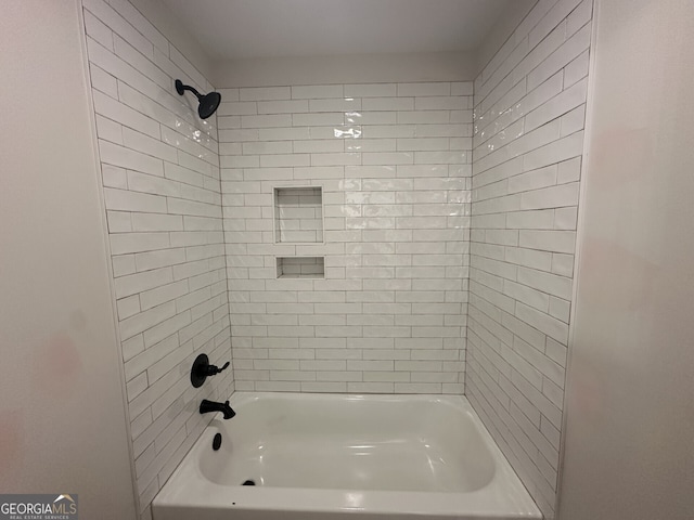 bathroom featuring tiled shower / bath combo