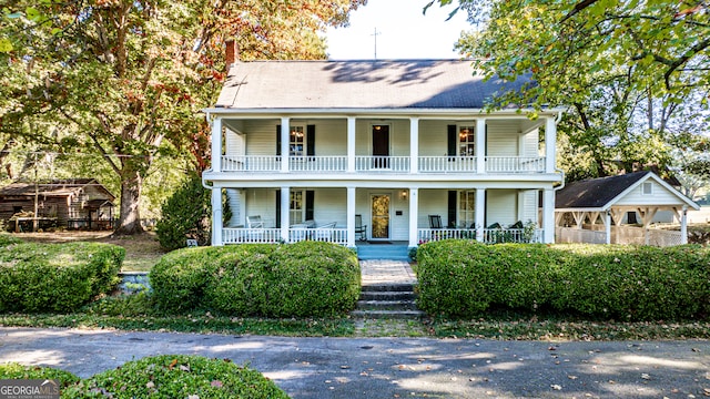 view of front of home featuring a porch and a carport