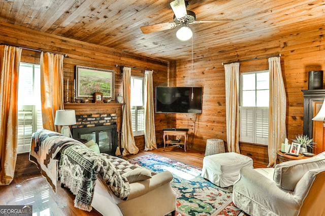 living room with hardwood / wood-style flooring, plenty of natural light, and ceiling fan