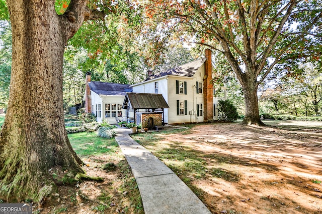 view of front facade featuring covered porch