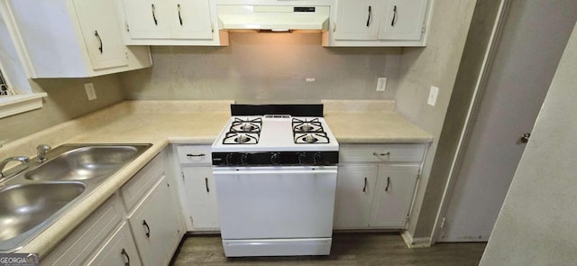 kitchen with white gas range, dark wood-type flooring, sink, and white cabinets