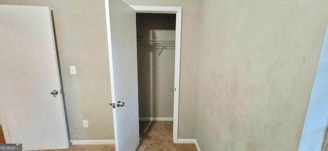 unfurnished bedroom featuring baseboards and a closet