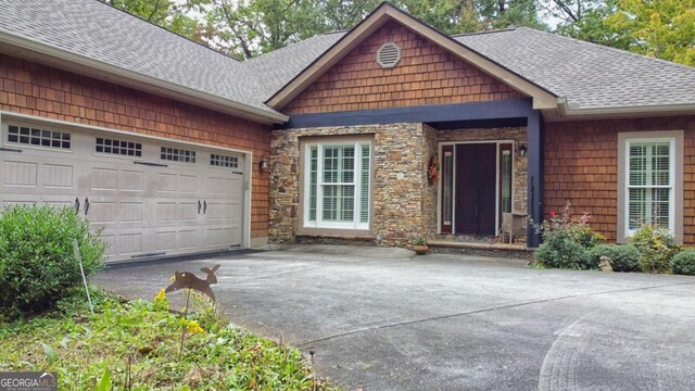 view of front of property featuring a garage