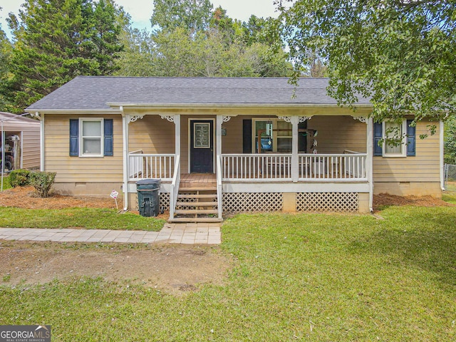 view of front facade featuring a porch and a front lawn