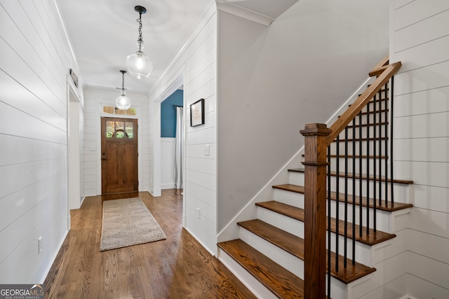 foyer entrance featuring hardwood / wood-style flooring and ornamental molding