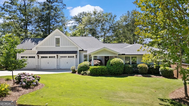 view of front of house featuring a garage and a front yard