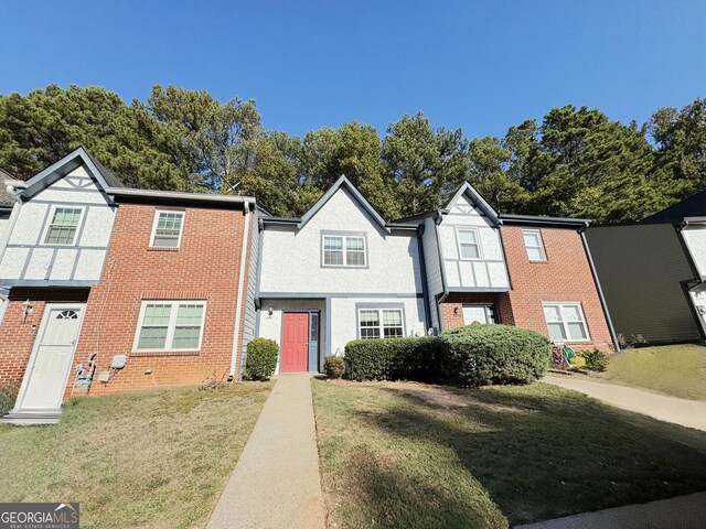 view of front facade with a front lawn