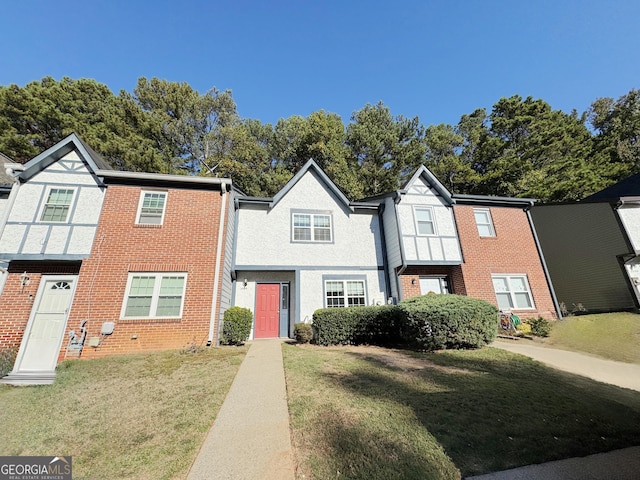 view of front facade featuring a front lawn