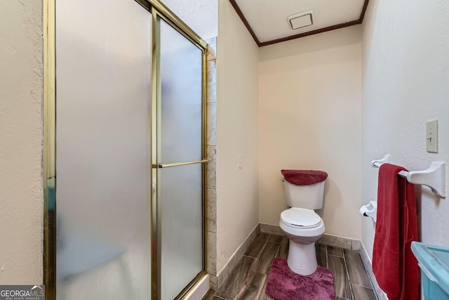 2582 Fairview Ln, Jonesboro, GA 30236 - full bath featuring toilet, ornamental molding, a shower stall, baseboards, and wood tiled floor