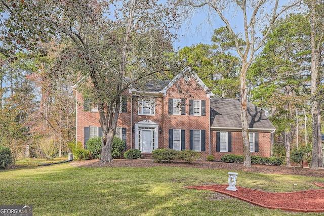 view of front of home featuring a front lawn