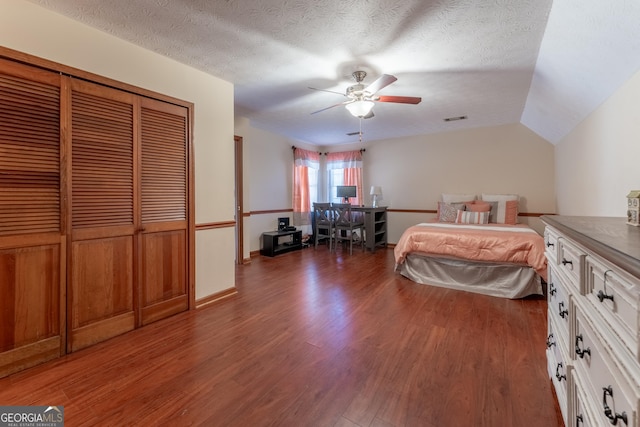 2582 Fairview Ln, Jonesboro, GA 30236 - bedroom featuring light wood-style flooring, a ceiling fan, a textured ceiling, baseboards, and vaulted ceiling