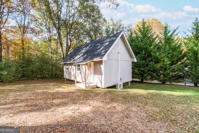 view of outdoor structure with a yard