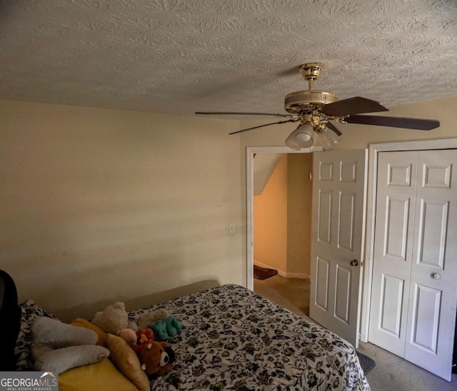 bedroom featuring a closet, ceiling fan, carpet flooring, and a textured ceiling