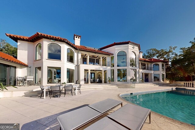 view of pool featuring a patio area and a jacuzzi