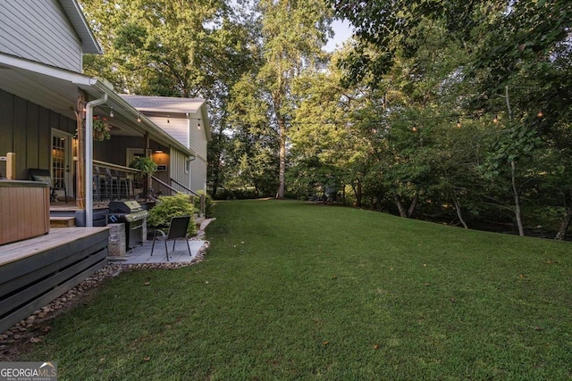 view of yard with a patio area