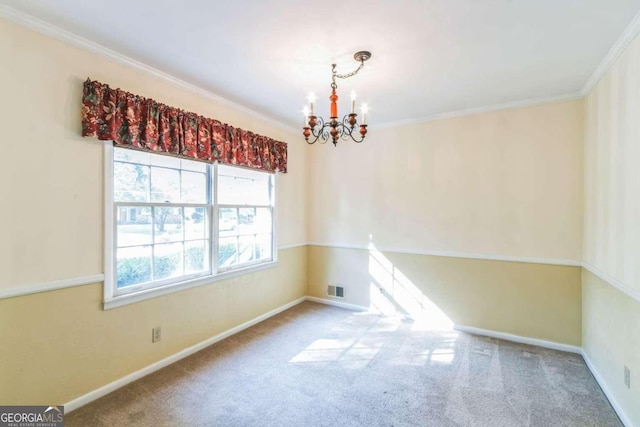 empty room with ornamental molding, carpet, and a notable chandelier