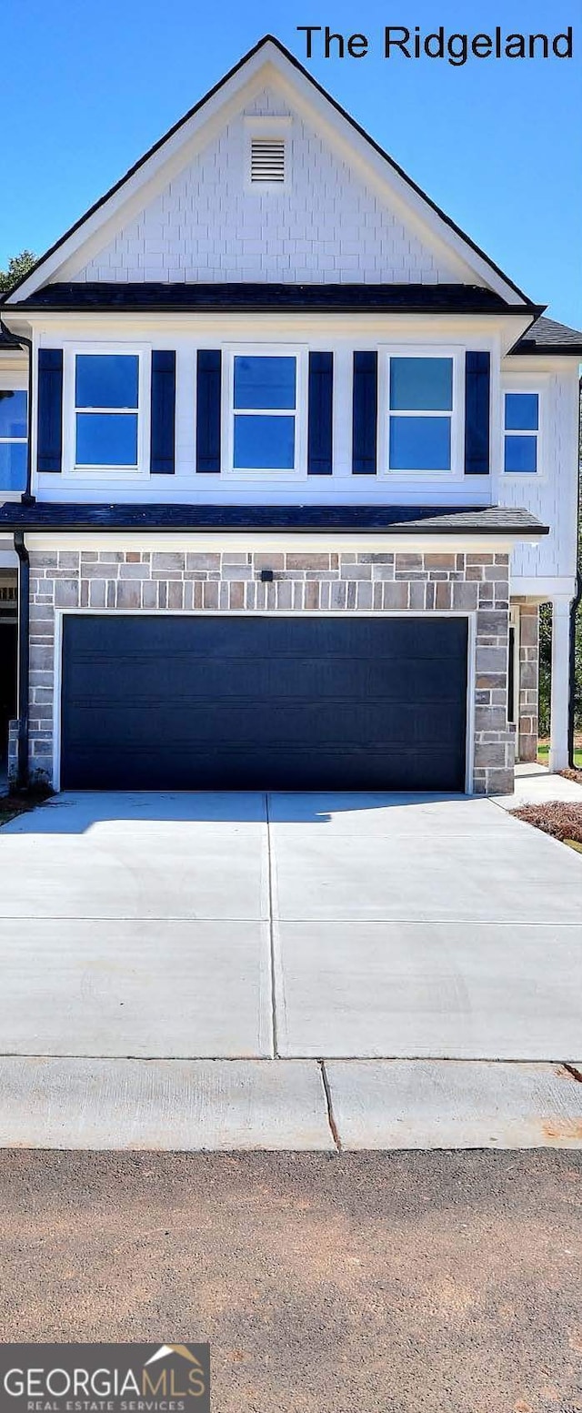 view of front facade featuring a garage