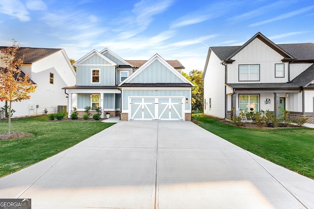 view of front of home featuring a front yard