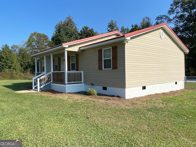 view of front of house with a porch and a front yard