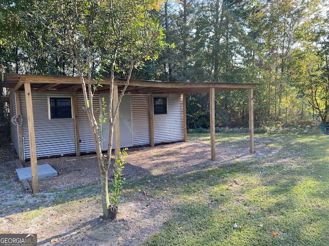 exterior space featuring a lawn