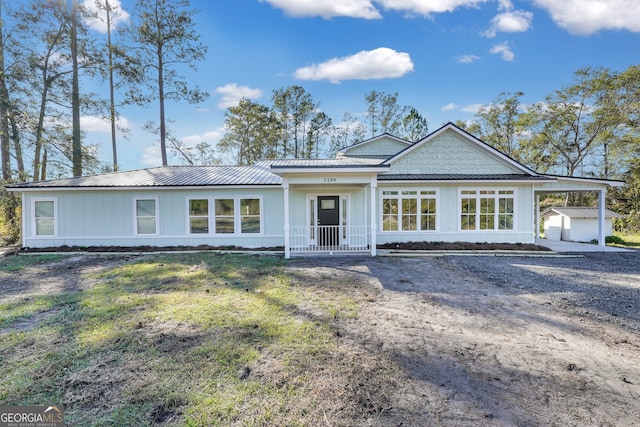 single story home featuring a front lawn