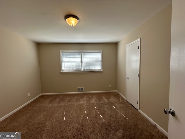 unfurnished room with carpet