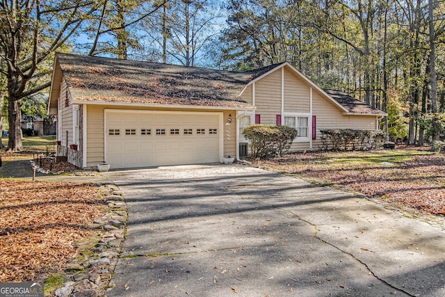 view of front facade featuring a garage