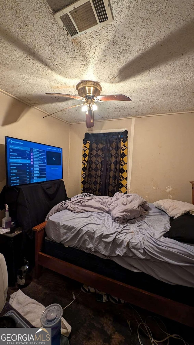 646 Straight St, Macon, GA 31204 - bedroom with ceiling fan and a textured ceiling