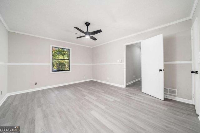 spare room featuring light hardwood / wood-style floors, crown molding, and ceiling fan