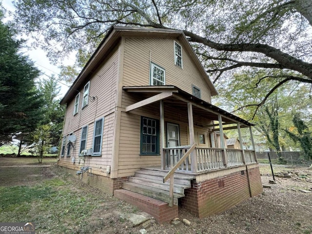 view of front of property featuring a porch