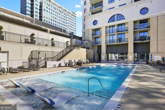 view of swimming pool featuring a patio