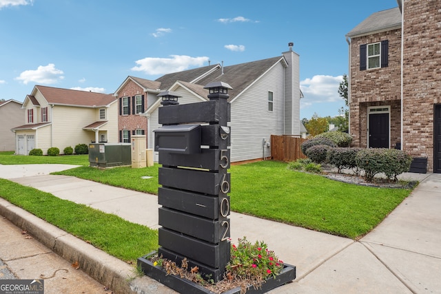 view of front of property featuring a front lawn