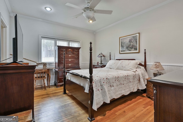 bedroom featuring light hardwood / wood-style floors, ceiling fan, and ornamental molding