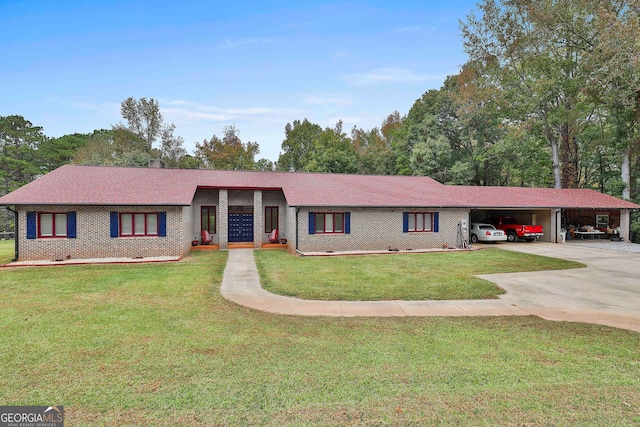 ranch-style house featuring a front lawn and a carport