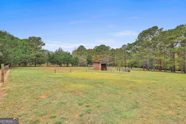 view of yard featuring a rural view