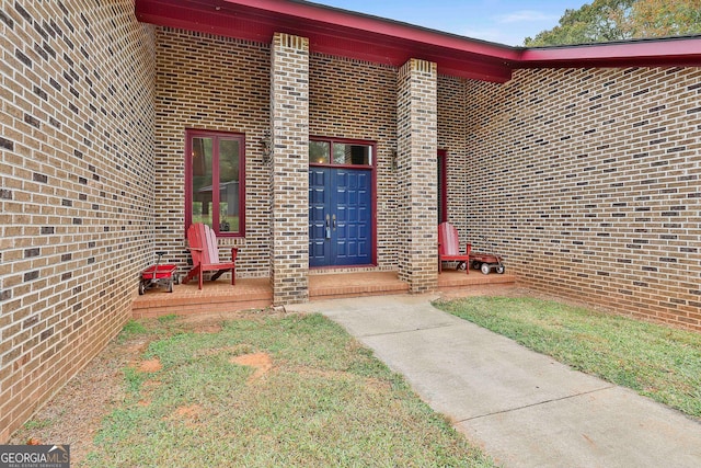 entrance to property featuring a porch