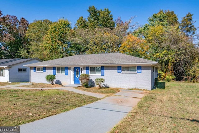 ranch-style house with a front yard