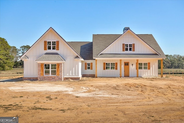 modern inspired farmhouse featuring covered porch