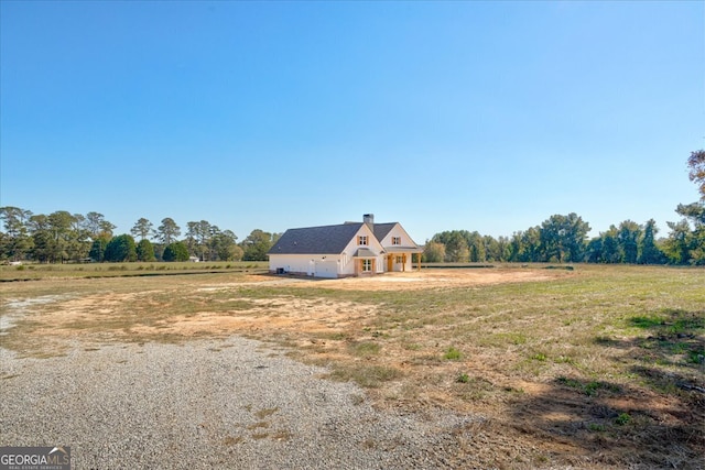 view of yard featuring a rural view