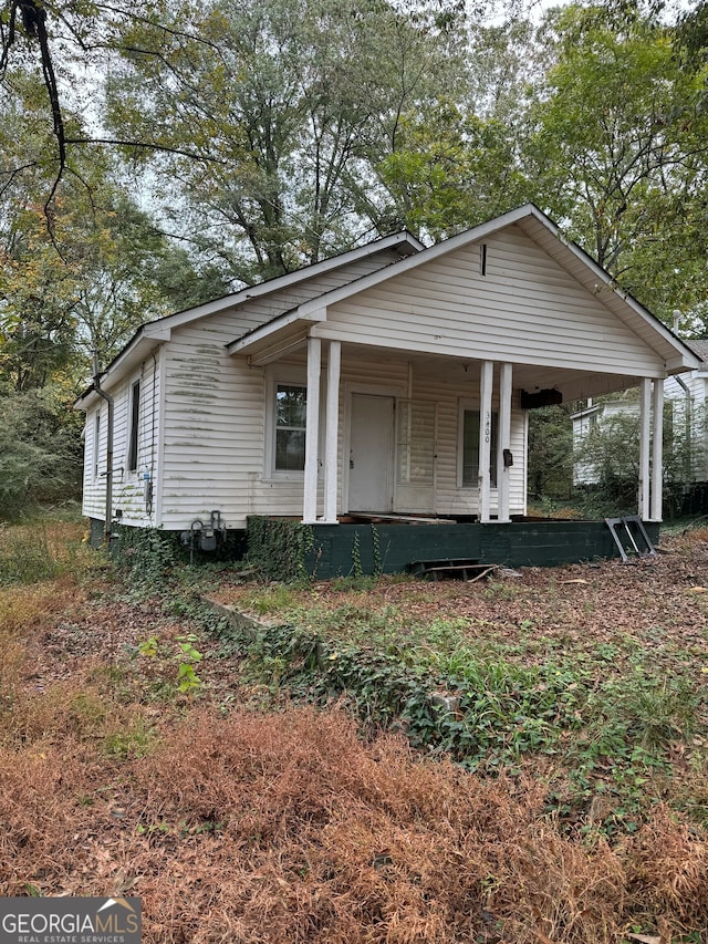 view of front of property featuring a porch