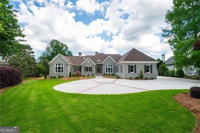 single story home featuring a front lawn